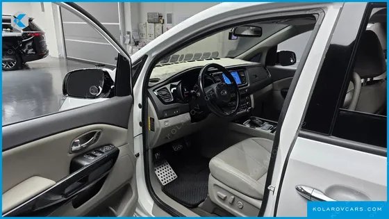 KIA CARNIVAL 9-SEATER NOBLESSE