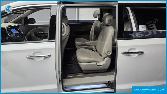 KIA CARNIVAL 9-SEATER NOBLESSE