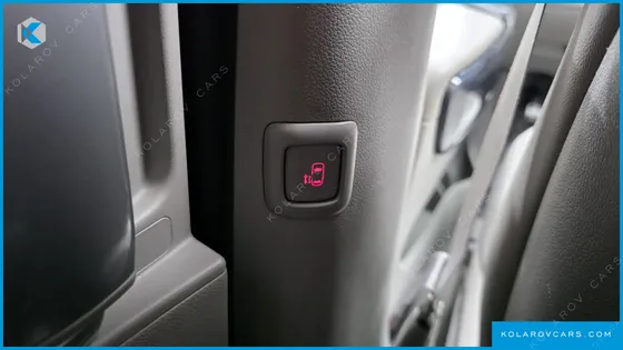 KIA CARNIVAL 9-SEATER NOBLESSE