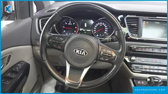 KIA CARNIVAL 9-SEATER NOBLESSE