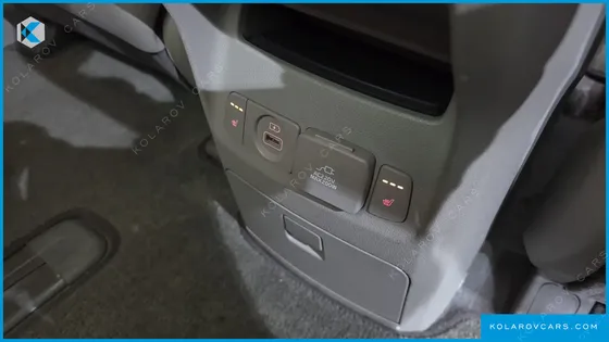 KIA CARNIVAL 9-SEATER NOBLESSE