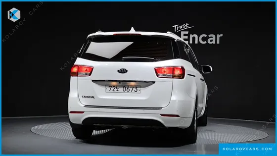 KIA CARNIVAL 11-SEATER LUXURY