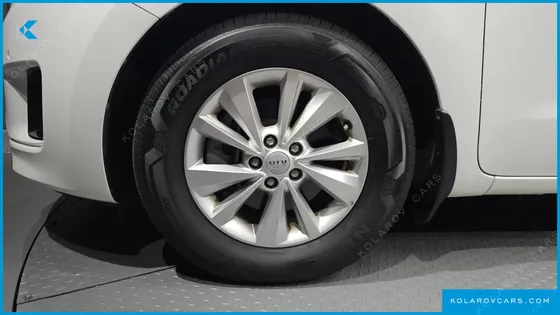 KIA CARNIVAL 11-SEATER LUXURY