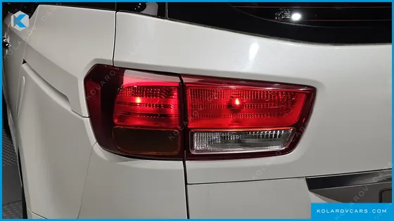 KIA CARNIVAL 11-SEATER LUXURY