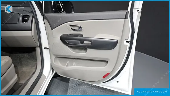 KIA CARNIVAL 11-SEATER LUXURY