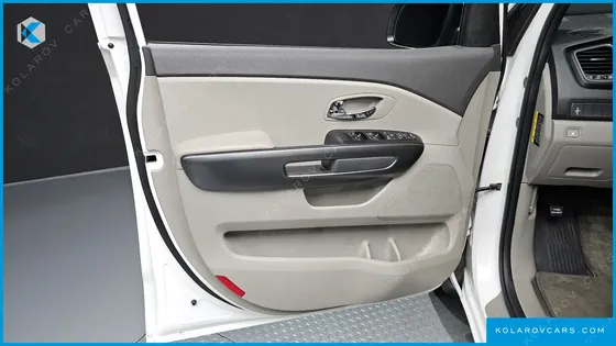 KIA CARNIVAL 11-SEATER LUXURY