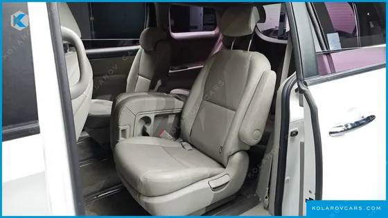 KIA CARNIVAL 11-SEATER LUXURY