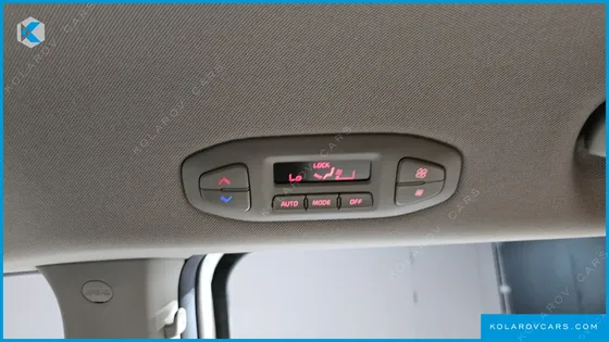 KIA CARNIVAL 11-SEATER LUXURY