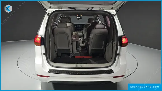 KIA CARNIVAL 11-SEATER LUXURY