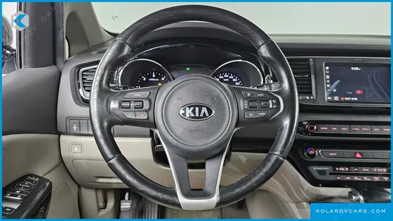 KIA CARNIVAL 7-SEATER LIMOUSINE