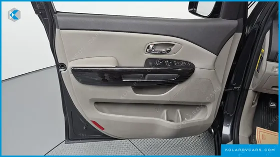 KIA CARNIVAL 7-SEATER LIMOUSINE
