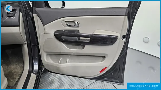 KIA CARNIVAL 7-SEATER LIMOUSINE