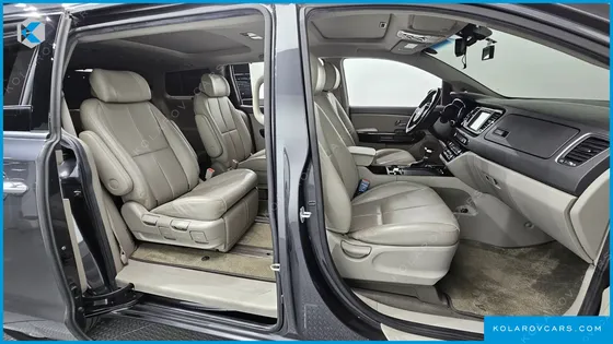 KIA CARNIVAL 7-SEATER LIMOUSINE