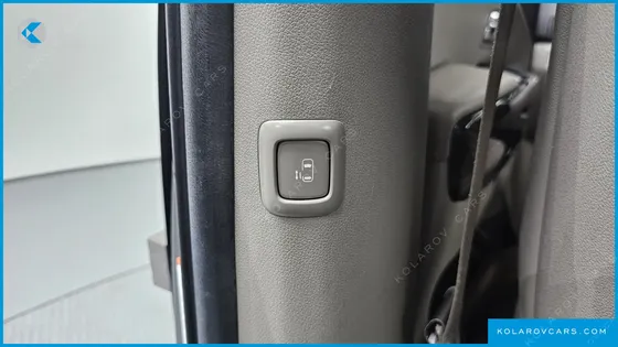 KIA CARNIVAL 7-SEATER LIMOUSINE