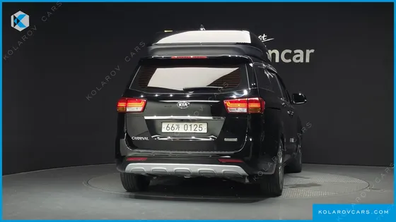 KIA CARNIVAL 9-SEATER HI-LIMOUSINE