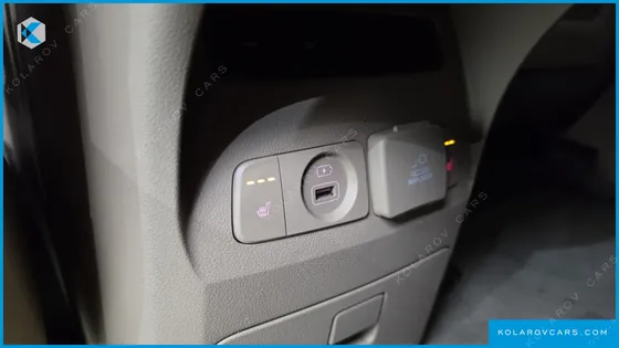 KIA CARNIVAL 9-SEATER HI-LIMOUSINE