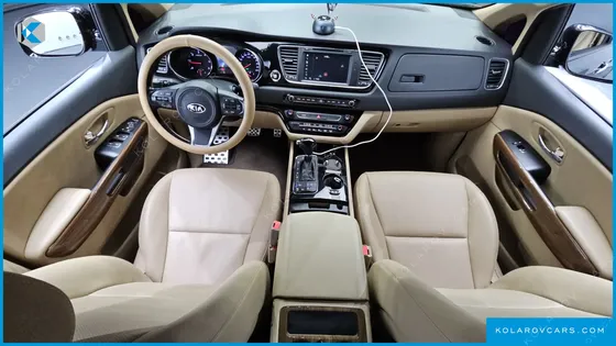 KIA CARNIVAL 9-SEATER HI-LIMOUSINE