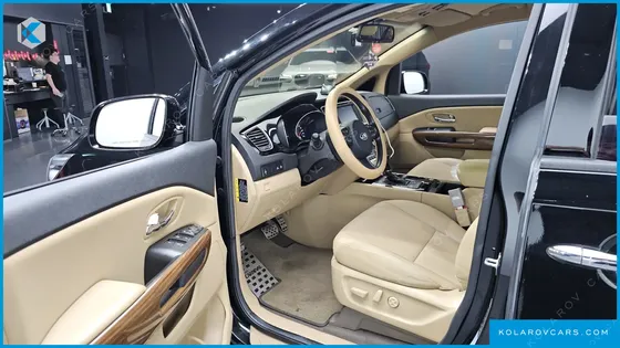 KIA CARNIVAL 9-SEATER HI-LIMOUSINE