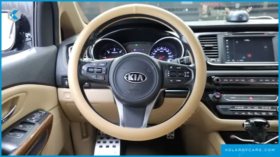 KIA CARNIVAL 9-SEATER HI-LIMOUSINE