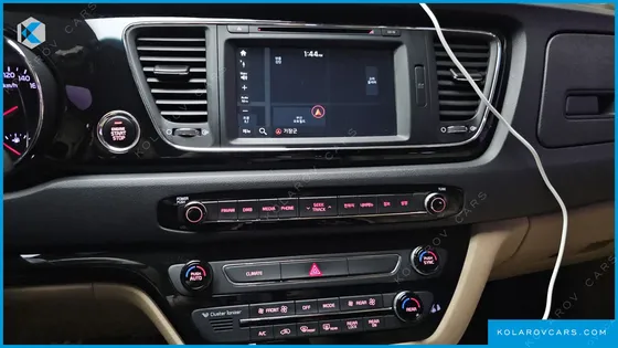 KIA CARNIVAL 9-SEATER HI-LIMOUSINE