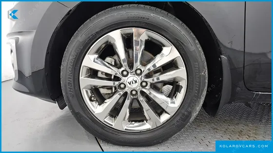 KIA CARNIVAL 9-SEATER PRESTIGE