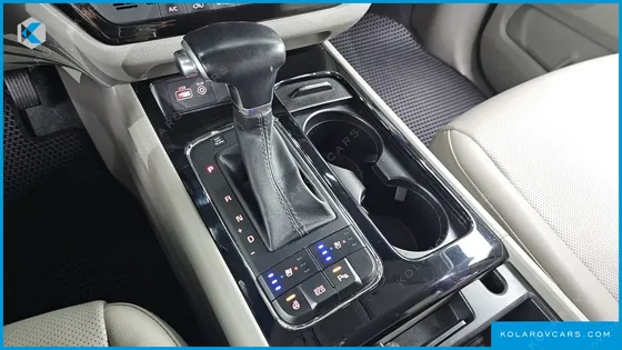 KIA CARNIVAL 9-SEATER PRESTIGE