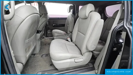 KIA CARNIVAL 9-SEATER PRESTIGE