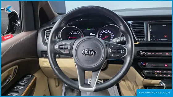KIA CARNIVAL 9-SEATER HI-LIMOUSINE