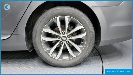 HYUNDAI GRANDEUR HG240 LUXURY