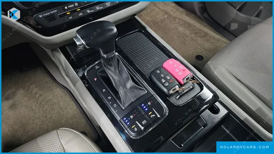 KIA CARNIVAL 9-SEATER PRESTIGE