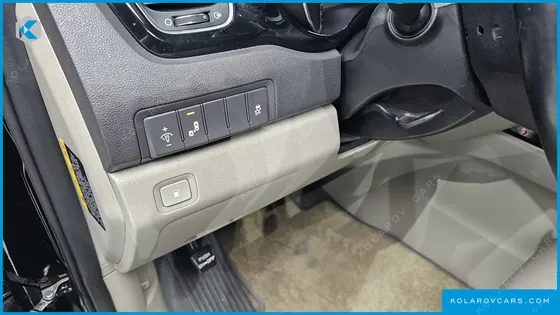KIA CARNIVAL 9-SEATER PRESTIGE