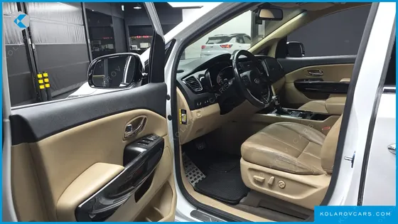 KIA CARNIVAL 9-SEATER NOBLESSE