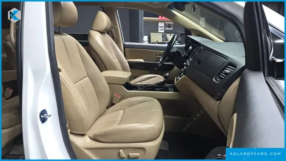 KIA CARNIVAL 9-SEATER NOBLESSE
