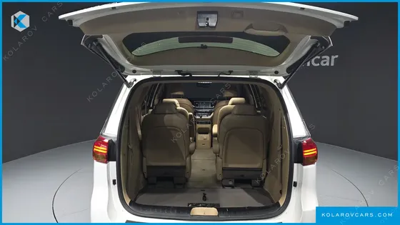 KIA CARNIVAL 9-SEATER NOBLESSE