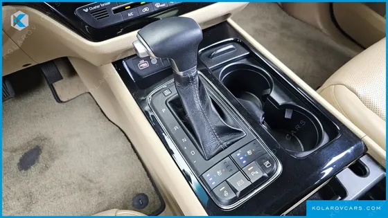 KIA CARNIVAL GASOLINE 7-SEATER LIMOUSINE