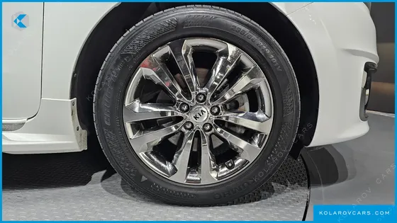 KIA CARNIVAL 9-SEATER NOBLESSE