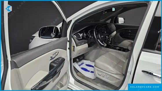 KIA CARNIVAL 9-SEATER NOBLESSE
