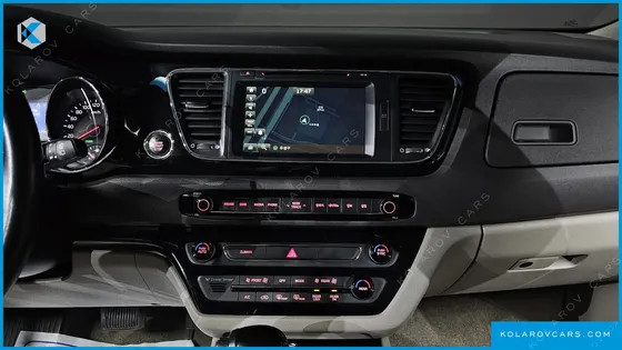 KIA CARNIVAL 9-SEATER NOBLESSE