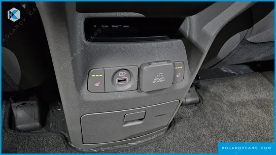 KIA CARNIVAL 9-SEATER NOBLESSE