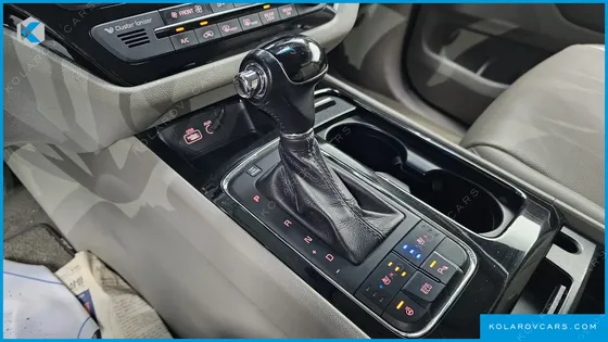 KIA CARNIVAL 9-SEATER PRESTIGE