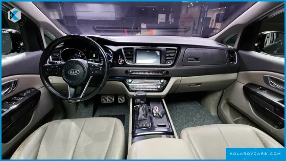 KIA CARNIVAL 7-SEATER LIMOUSINE