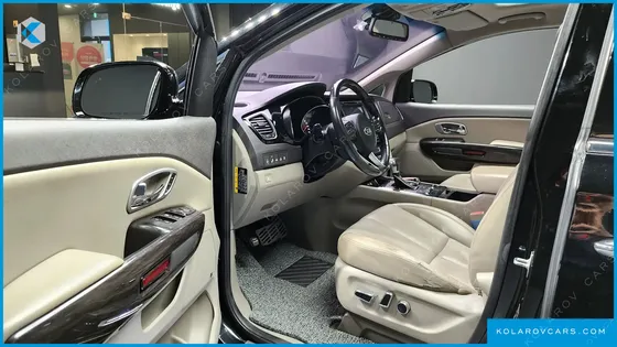 KIA CARNIVAL 7-SEATER LIMOUSINE