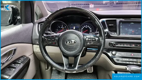 KIA CARNIVAL 7-SEATER LIMOUSINE