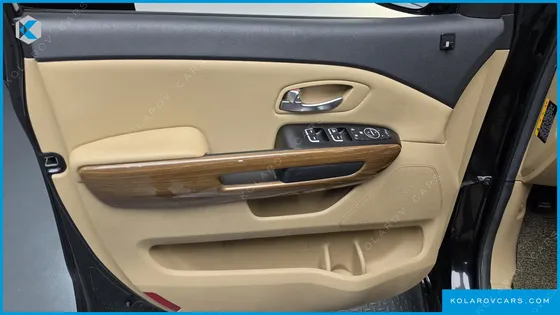 KIA CARNIVAL 9-SEATER HI-LIMOUSINE