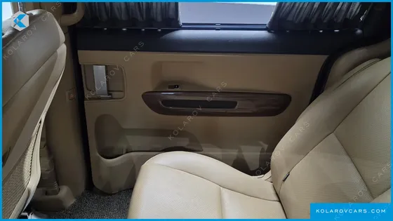 KIA CARNIVAL 9-SEATER HI-LIMOUSINE