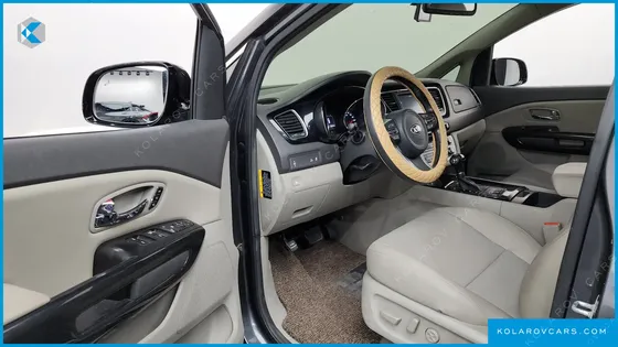 KIA CARNIVAL 9-SEATER NOBLESSE