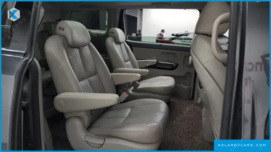 KIA CARNIVAL 9-SEATER NOBLESSE