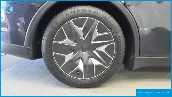 TESLA MODEL Y L LONG RANGE AWD