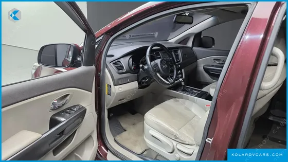 KIA CARNIVAL 11-SEATER LUXURY