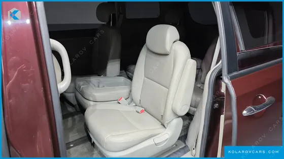 KIA CARNIVAL 11-SEATER LUXURY